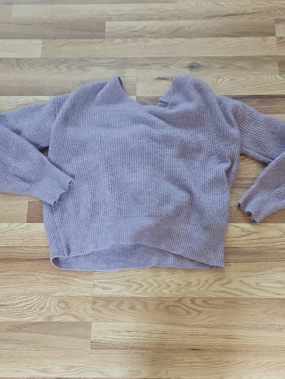 Women's V-Neck Knit Sweater in Lavender Size Medium Tie Back Detail